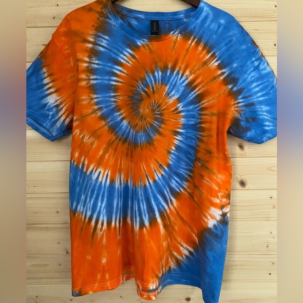NEW GILDAN Large Unisex Soft Style Tie Dye T-Shirt Blue Orange Spiral Retro Vibe